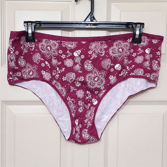 🆕️ Torrid Burgundy Skulls Bandana Graphic Cotton Cheeky Panty - Picture 1 of 2